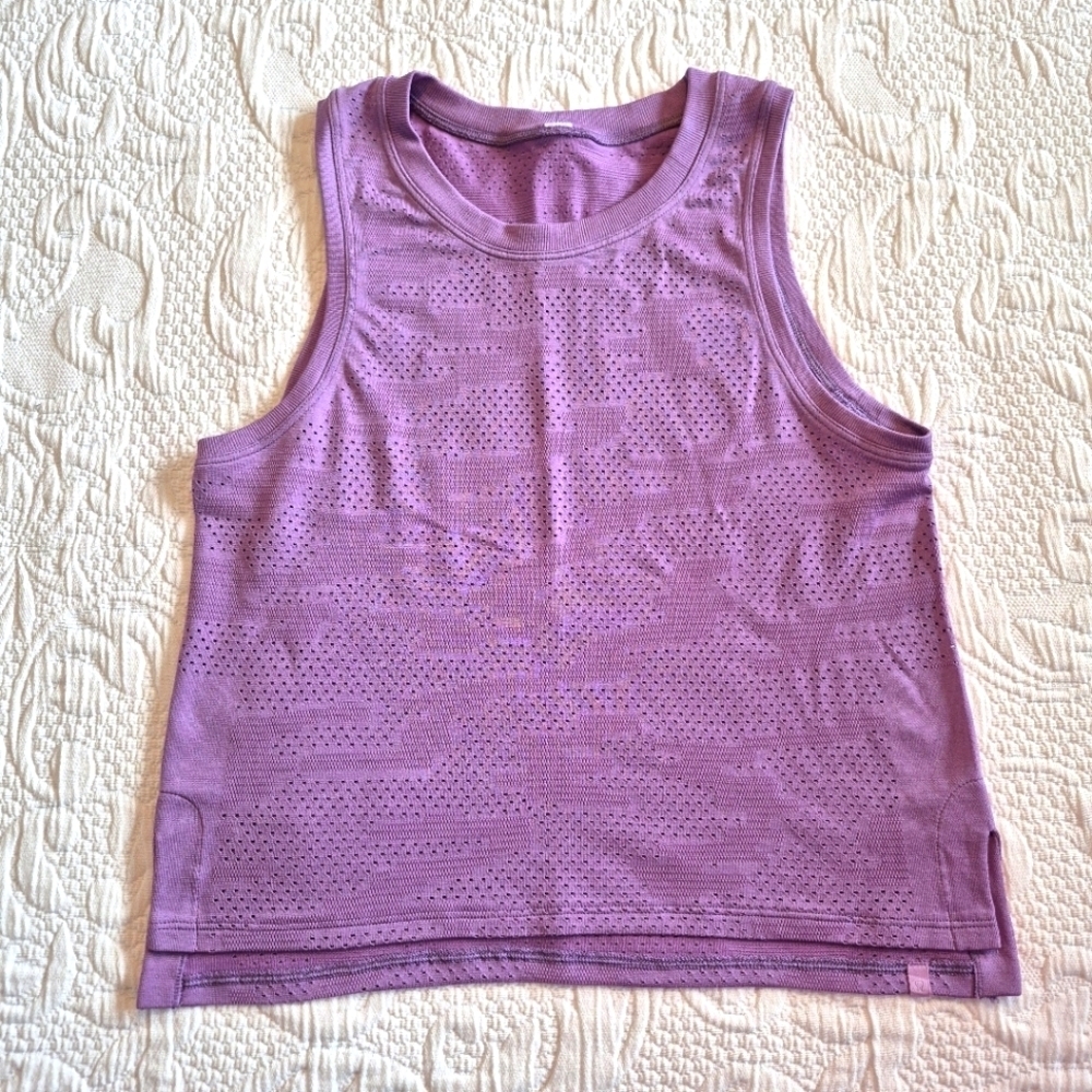 Lululemon Wisteria Train To Be sleeveless, no size tag measures XS from chart